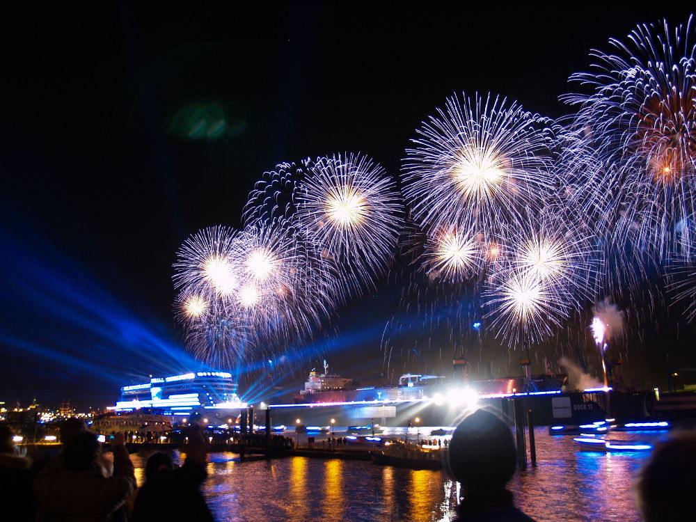 Kreuzfahrtschiff Feuerwerk