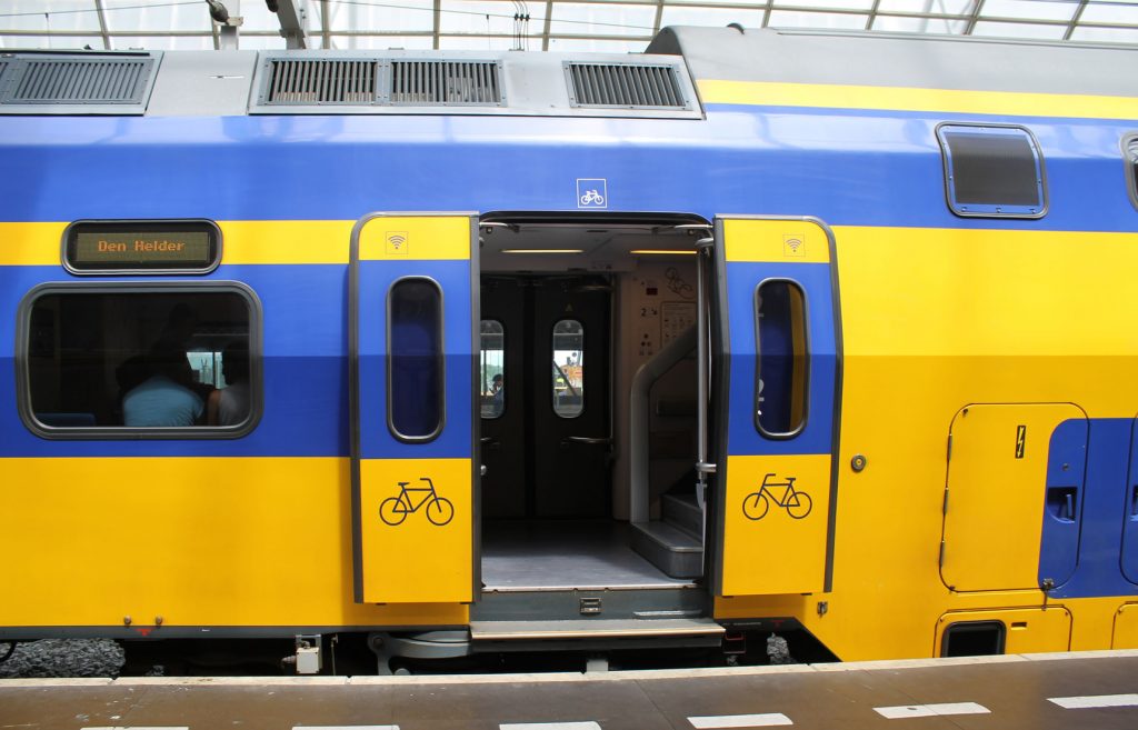 Manchmal ist es sinnvoll, Zwischenstrecken mit der Bahn zurückzulegen.